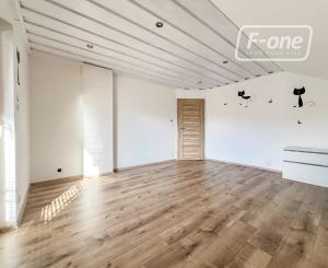 Predaj | Rodinný dom s terasou a záhradou, Čierne