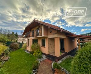 Predaj | Rodinný dom s terasou a záhradou, Čierne