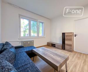 Prenájom | 3-izbový byt na prízemií v centre, KNM