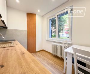 Prenájom | 3-izbový byt na prízemií v centre, KNM