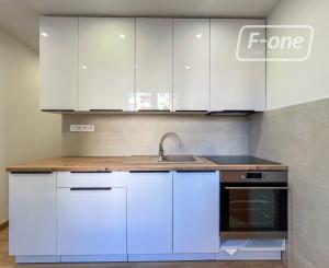 Prenájom | 3-izbový byt na prízemií v centre, KNM