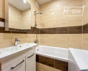 Prenájom | 3-izbový byt na prízemií v centre, KNM