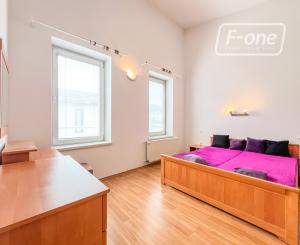 Prenájom | 2-izbový byt s vysokými stropmi a balkónom, Čadca