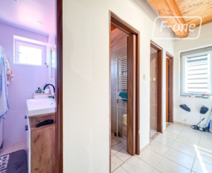 Predaj | Viac-izbový rodinný dom s nadstavbou, Bystrička