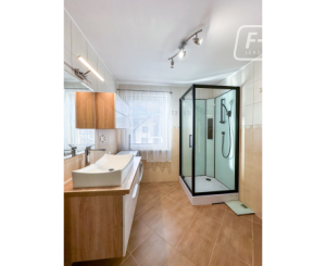 Prenájom | Rodinný dom s terasou a záhradou, Čierne