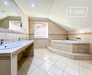 Prenájom | Rodinný dom s terasou a záhradou, Čierne