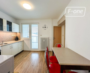 Prenájom | 2-izbový byt po rekonštrukcii s balkónom, Martin - Priekopa