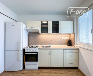 Prenájom | 2-izbový byt po rekonštrukcii s balkónom, Martin - Priekopa