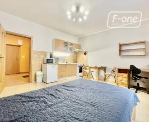 Garsónka s výhľadom na Draždiak – Antolská 4