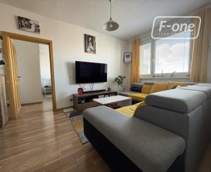 Prenájom 3 izbový byt - Bratislava - Petržalka, Hálova