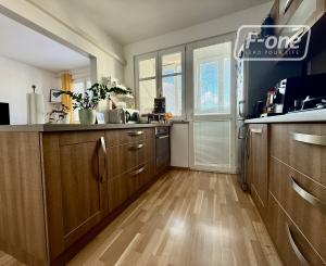 Prenájom 3 izbový byt - Bratislava - Petržalka, Hálova