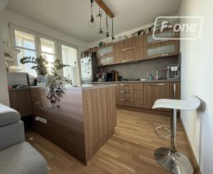 Prenájom 3 izbový byt - Bratislava - Petržalka, Hálova