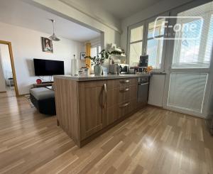 Prenájom 3 izbový byt - Bratislava - Petržalka, Hálova