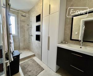 Prenájom 3 izbový byt - Bratislava - Staré Mesto, Dunajská