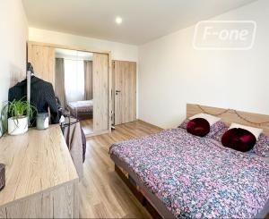 Prenájom | 2-izbový byt so zariadením a balkónom, KNM - Murgašova