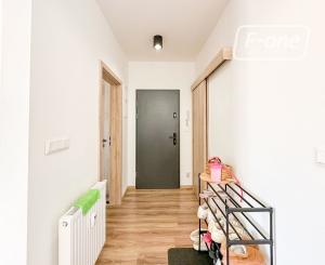 Prenájom | 2-izbový byt so zariadením a balkónom, KNM - Murgašova