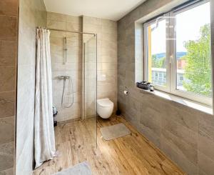 Prenájom | 2-izbový byt so zariadením a balkónom, KNM - Murgašova