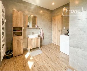 Prenájom | 2-izbový byt so zariadením a balkónom, KNM - Murgašova