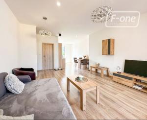 Prenájom | 2-izbový byt so zariadením a balkónom, KNM - Murgašova