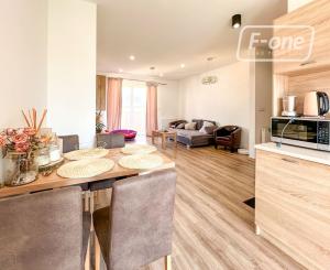 Prenájom | 2-izbový byt so zariadením a balkónom, KNM - Murgašova