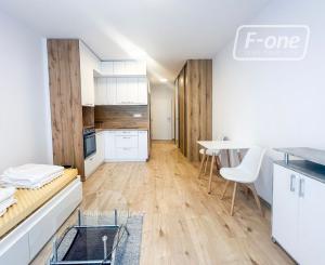 Prenájom | Moderná garsónka so zariadením a balkónom, KNM