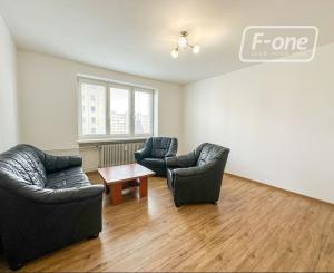 Prenájom | 2-izbový byt po rekonštrukcii s balkónom, Martin - Priekopa