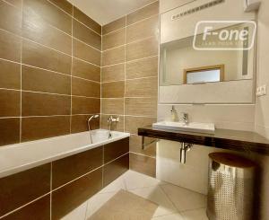 Priestranný 2i byt s parkovaním na prenájom – Kadnárova