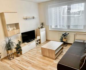 prenájom | moderný 1-izbový byt s balkónom na Strede