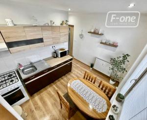 prenájom | moderný 1-izbový byt s balkónom na Strede