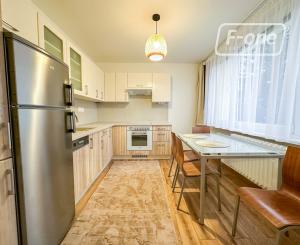 Prenájom | Moderný 2-izbový byt s loggiou, Martin - Jilemnického ulica