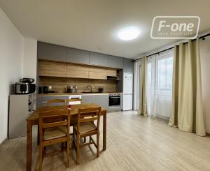 Prenájom | Štýlový a plne zariadený 3 izbový byt v Bratislave - lokalita Ružinov