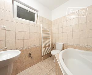 Prenájom | 2-izbovy byt s parkovaním, KNM