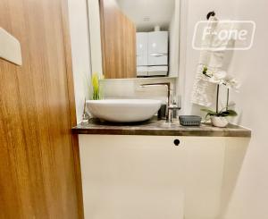 Prémiový 2-izbový byt na 2. poschodí s balkónom v centre BA