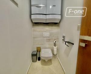 Prémiový 2-izbový byt na 2. poschodí s balkónom v centre BA