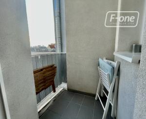 Prémiový 2-izbový byt na 2. poschodí s balkónom v centre BA