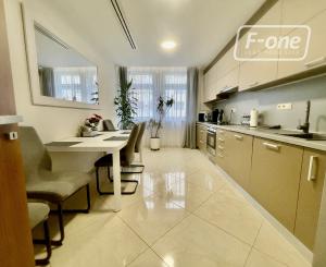 Prémiový 2-izbový byt na 3. poschodí s balkónom v centre BA