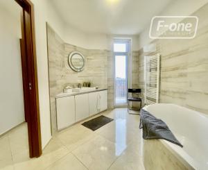 Prémiový 2-izbový byt na 3. poschodí s balkónom v centre BA