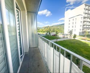 Prenájom | Moderná garsónka so zariadením a balkónom, KNM