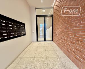 Novostavba 2025: Štýlový 2i byt s loggiou na Košickej