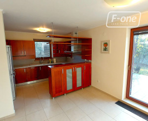 5i RD, UP 222 m2, pozemok 700 m2, Karpatská ul., Stupava.