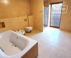 5i RD, UP 222 m2, pozemok 700 m2, Karpatská ul., Stupava.