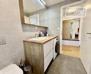 Moderný 2i byt s AC a šatníkom na Metodovej – Novostavba