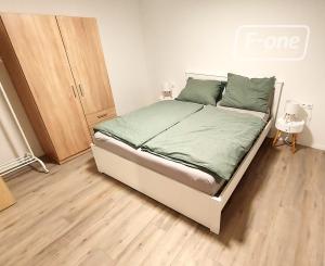 PRENÁJOM – Moderný 2i, byt, kompletne zariadený, Moskovská ul., BA.