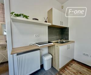 Garsónka s 10m² terasou a parkovaním – súkromie na Kramároch