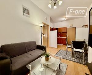 Moderný 2i byt s 3m stropmi a rekuperáciou v srdci Rače