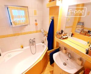 PREDAJ – 3i, 66 m2 byt, Vígľašská, BA – Petržalka.