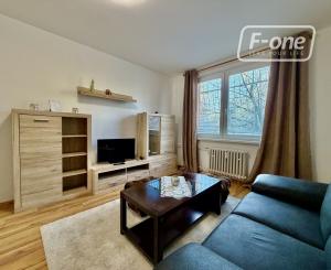 Priestranný 2i byt (56 m²) na prízemí v tichom Ružinove