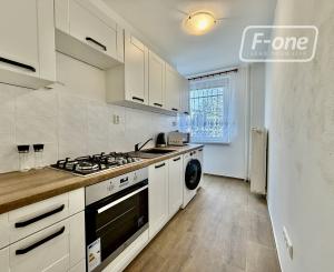 Priestranný 2i byt (56 m²) na prízemí v tichom Ružinove