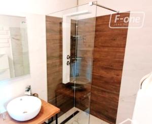 Bungalov, 4i, s krásnou a priestrannou záhradou, ostrov Vir.