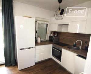 Bungalov, 4i, s krásnou a priestrannou záhradou, ostrov Vir.